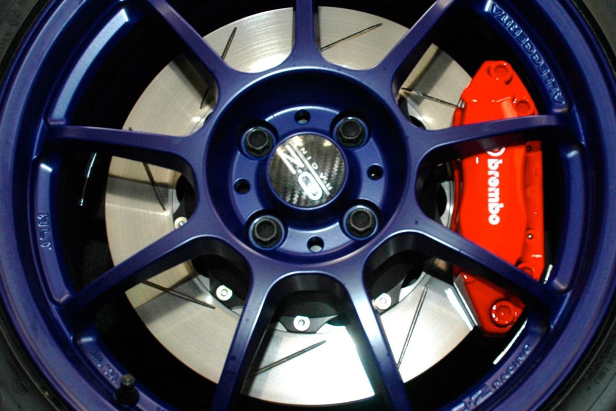 lohen-brembo-2-piece-big-brake-kit4.jpg